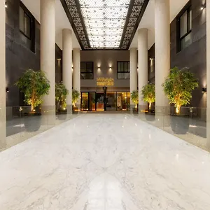 https://luxury-almalqa.hotelsriyadh.net